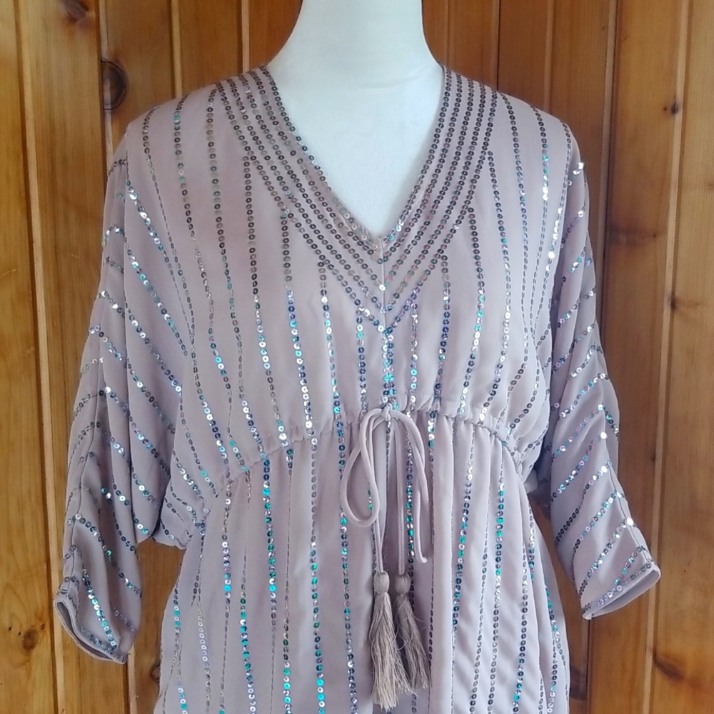 En Creme Dress - Picture 2 of 6